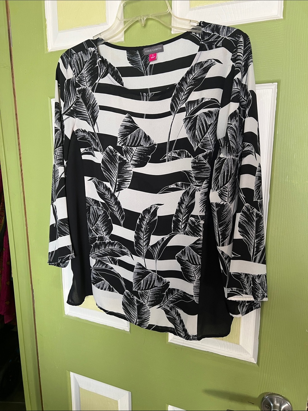 Vince Camuto Black & White Leaf-Print Long Sleeve Blouse